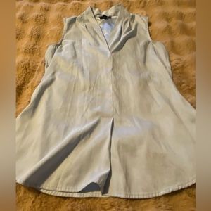 Le chateau lightweight sleeveless blouse small